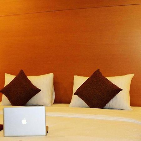 Grand Asia Hotel Makassar Zimmer foto